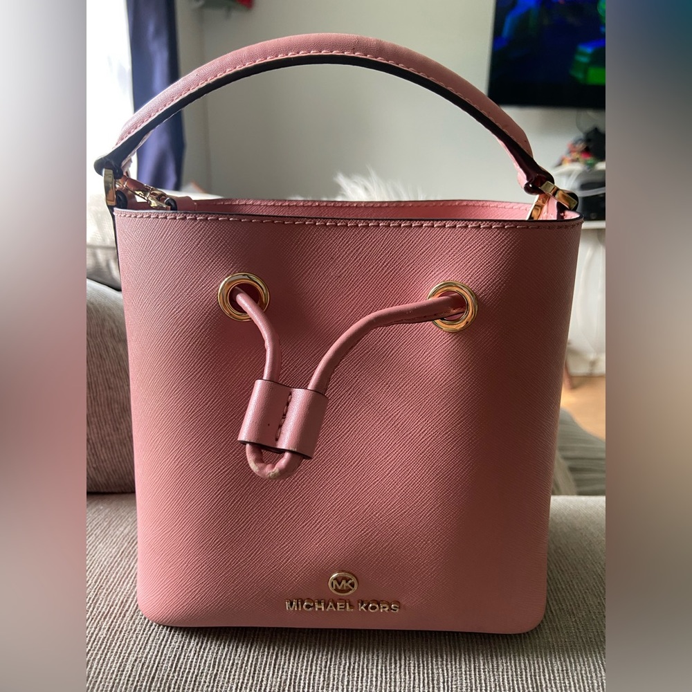 Michael Kors Suri Small Crossbody/Handbag (Bucket)